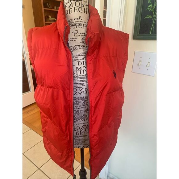 U.S. Polo Association Lightweight Red Puffer Vest - Picture 7 of 9
